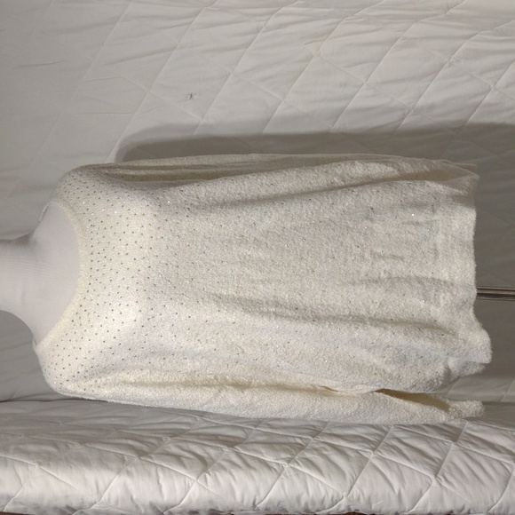 White with gold threads & beads, sz 1x - Picture 2 of 12